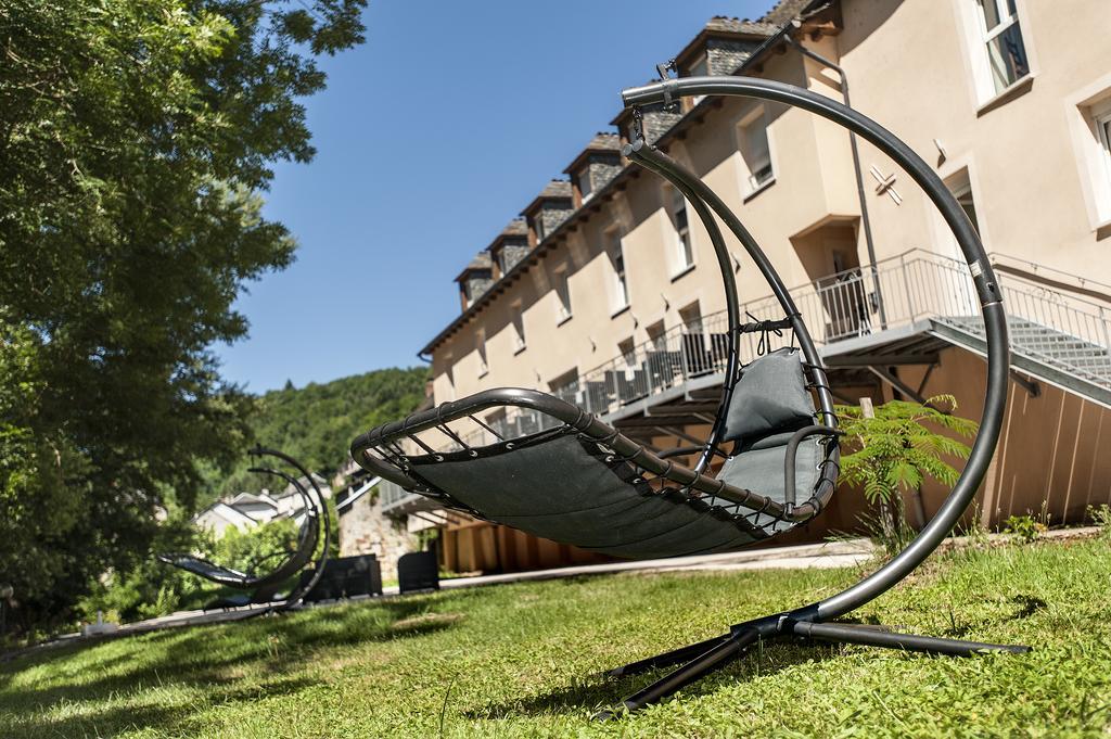 Logis Hotel Restaurant Les 2 Rives - A75, En Bordure De Riviere Banassac Exterior foto