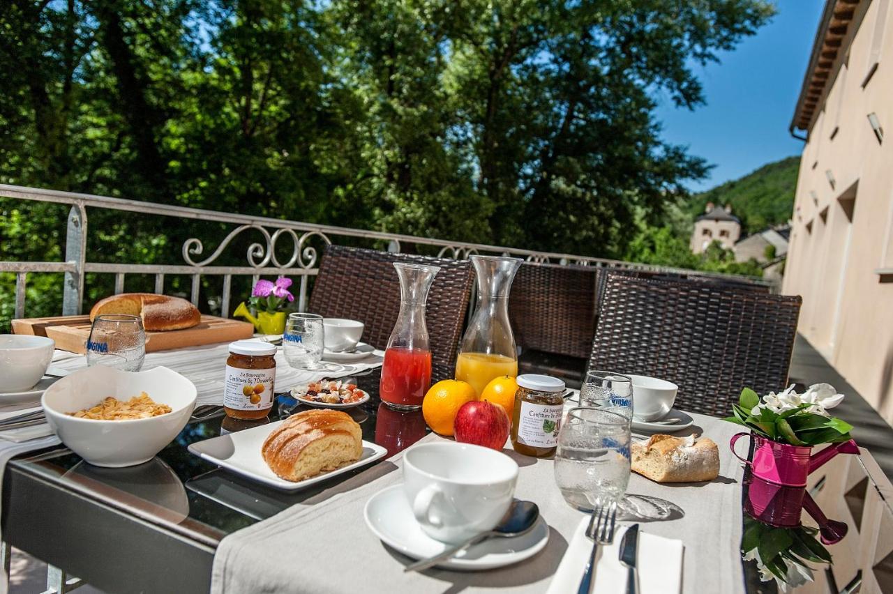 Logis Hotel Restaurant Les 2 Rives - A75, En Bordure De Riviere Banassac Exterior foto