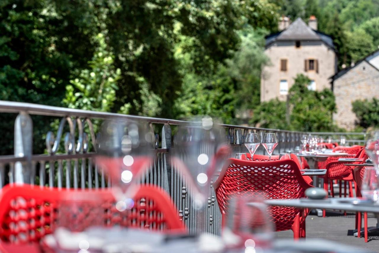 Logis Hotel Restaurant Les 2 Rives - A75, En Bordure De Riviere Banassac Exterior foto